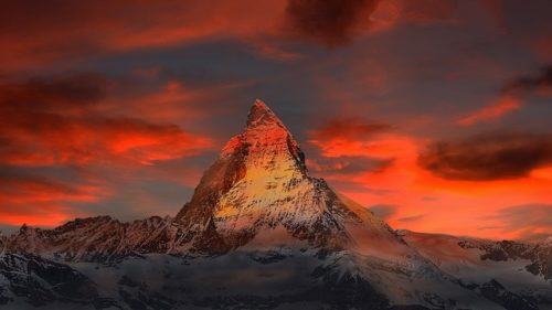 スイスの山の画像
