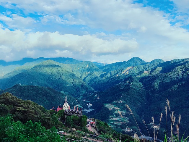 台湾の山と空の画像